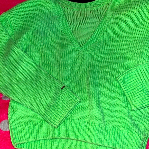 Vs pink v crew neck knit sweater neon green like new reversible - Picture 1 of 3